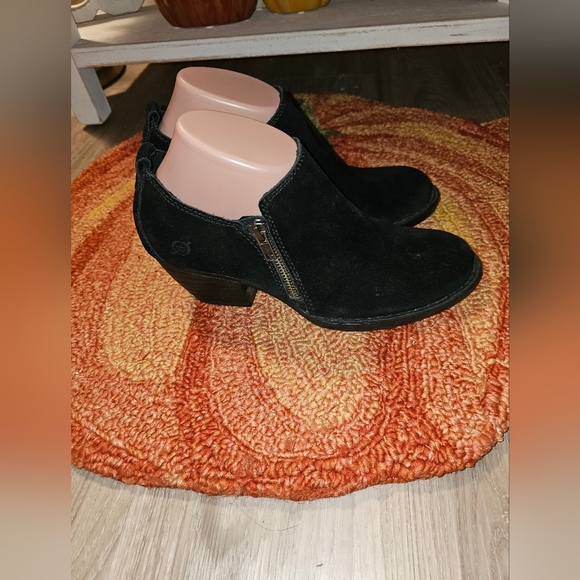 BORN Black Suede Zipper Boots 8.5M NICE!! - Picture 3 of 6